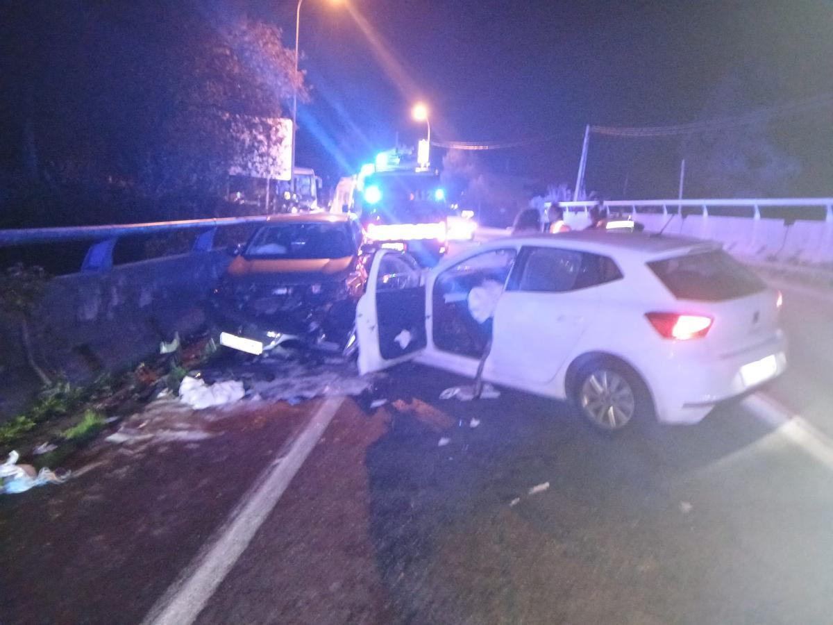 Un muerto y tres heridos en una colisión frontal en Redondela