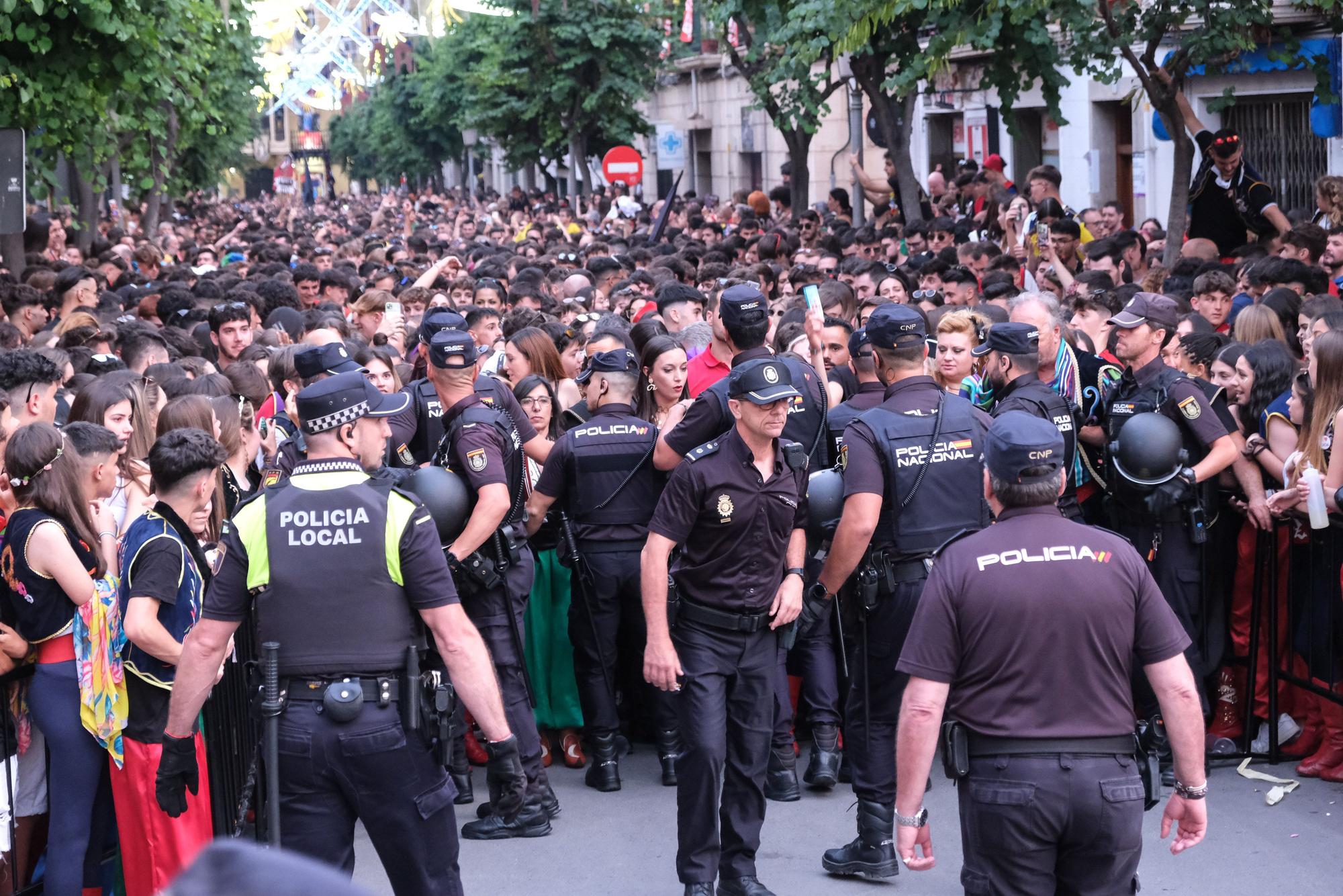 Apoteósico inicio de la fiesta en Elda