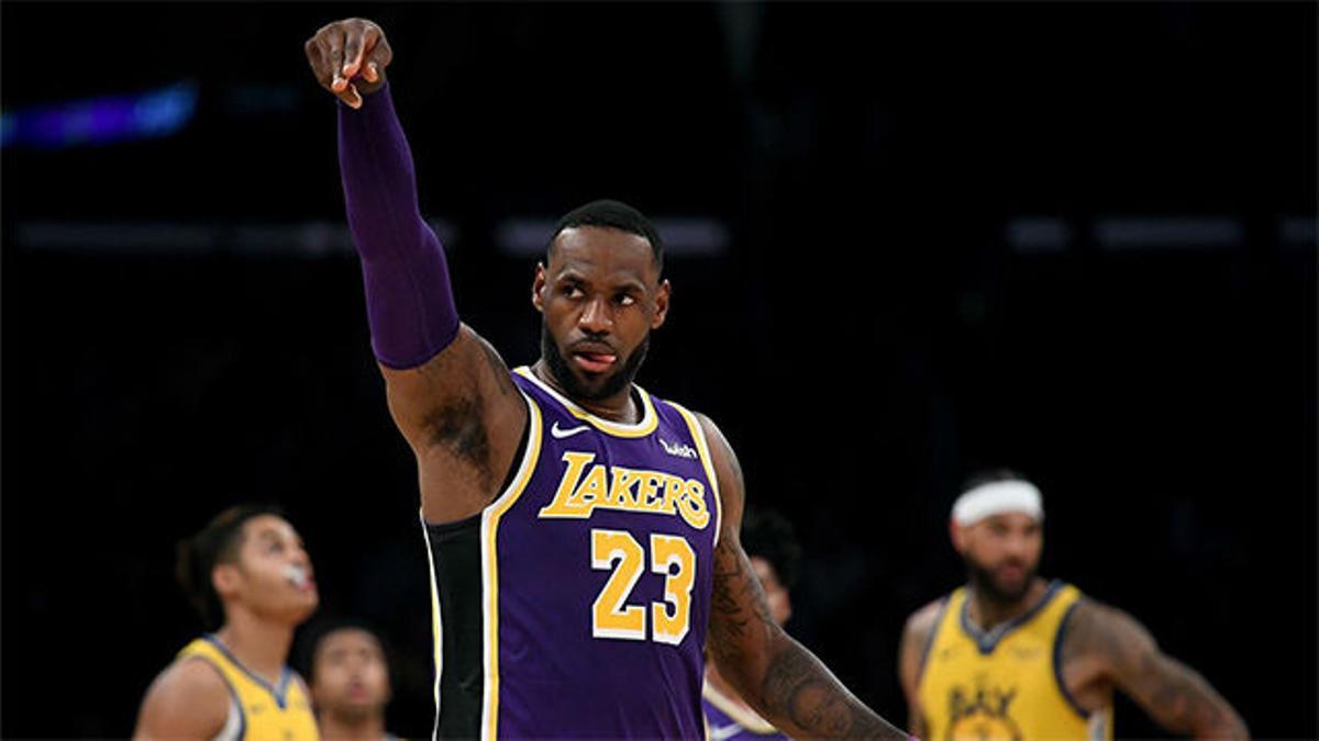 LeBron humilla a los Warriors