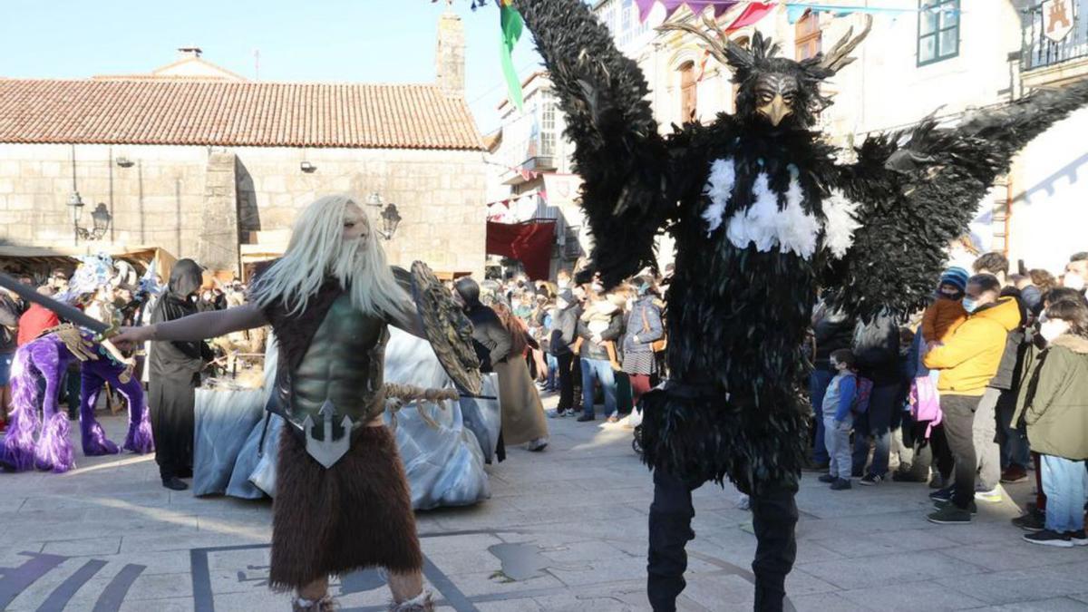 Uno de los espectáculos callejeros de ayer.   | // ALBA VILLAR 