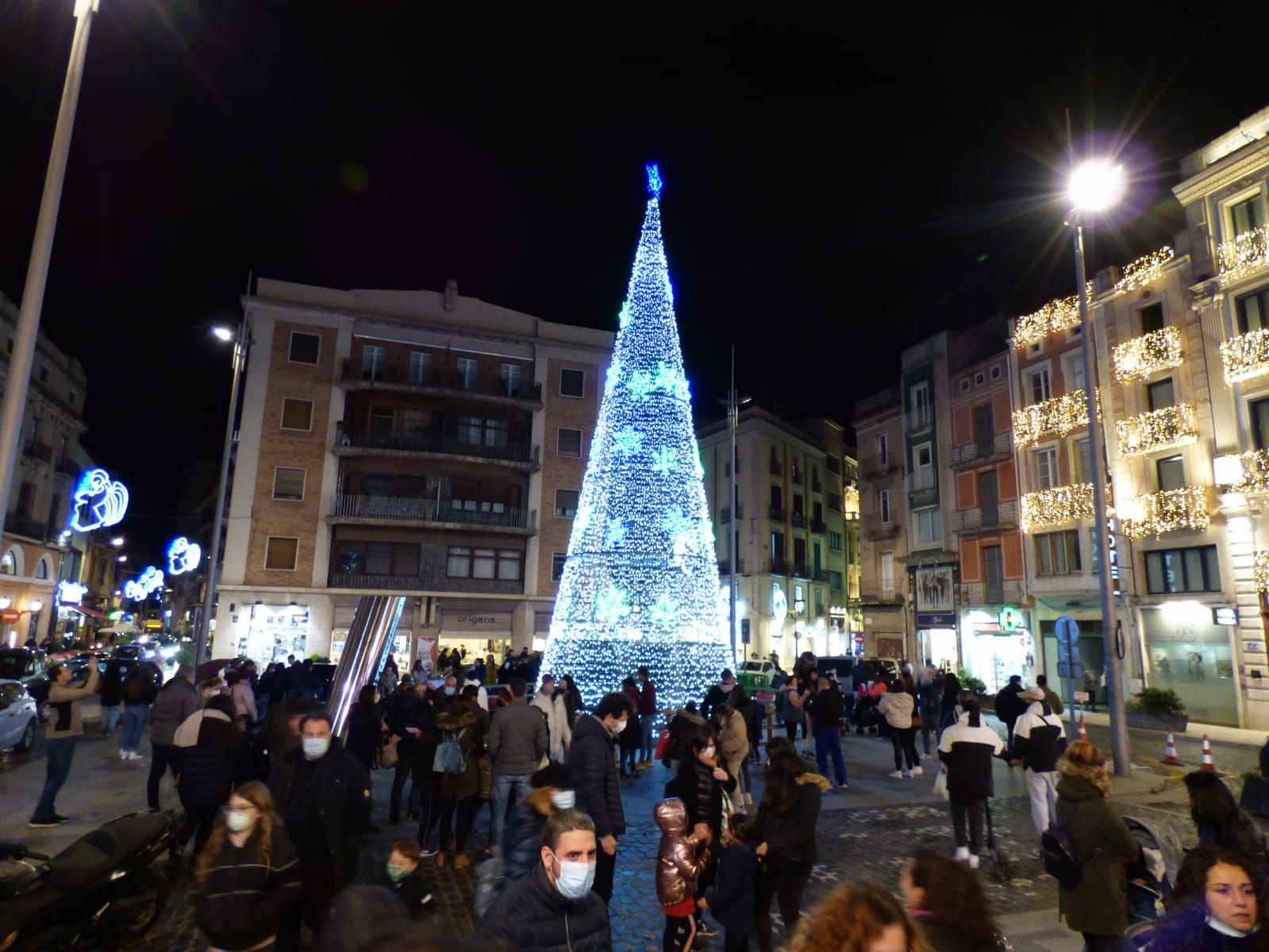 Figueres transforma els seus carrers i places en un conte de Nadal