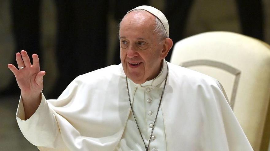 El papa Francisco saluda durant la seva audiencia general setmanal a l&#039;Aula Pablo VI del Vaticà, el passat 14 d&#039;octubre