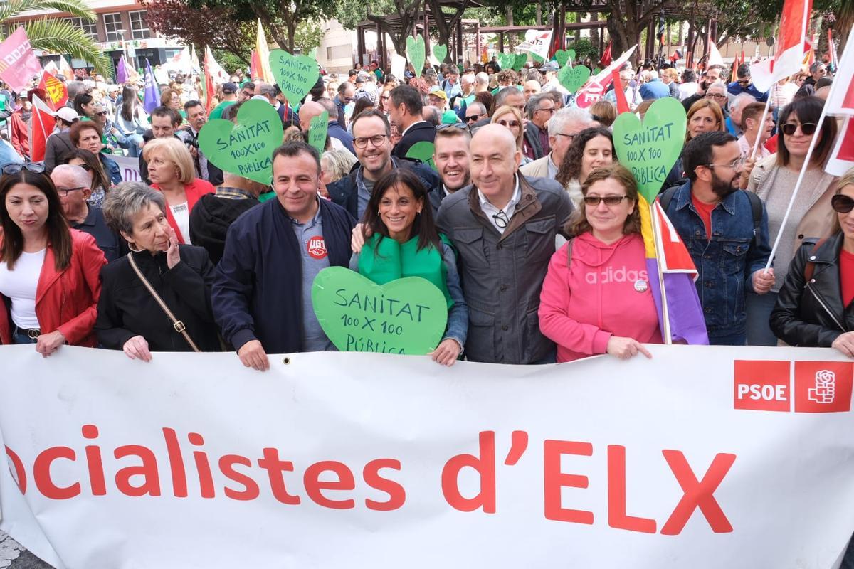 El diputado Alejandro Soler con socialistas en la manifestación del Primero de Mayo en Elche