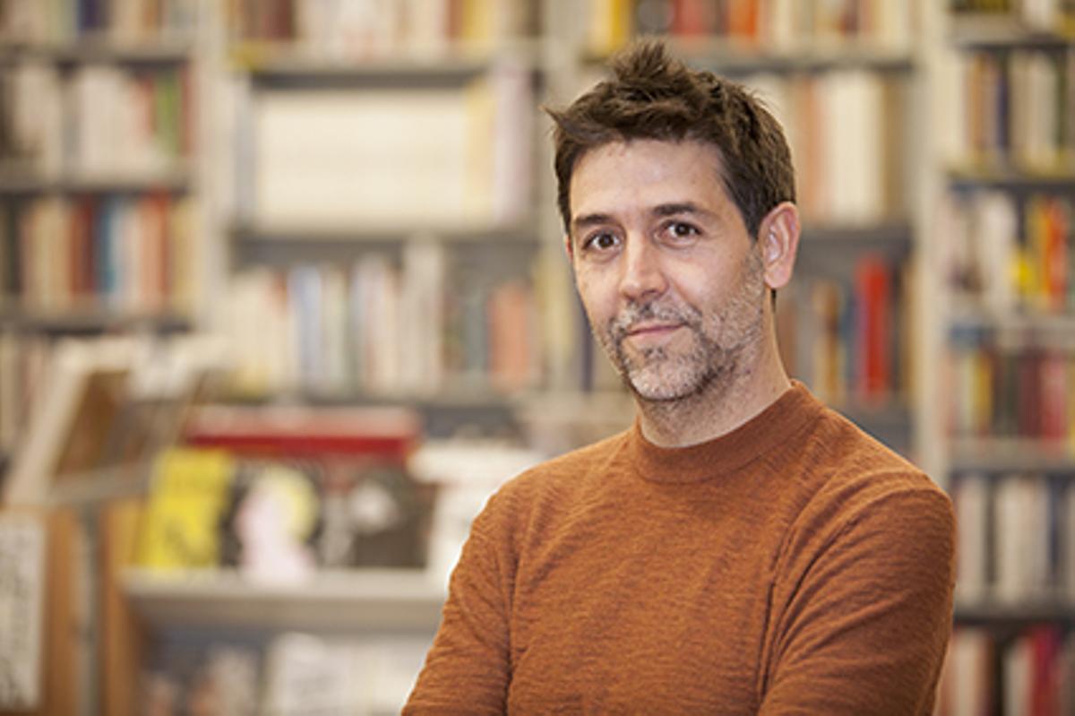Oscar Martínez, doctor en Bellas Artes y profesor en la EASD de Valencia, es el autor de 'El jardín mineral'.