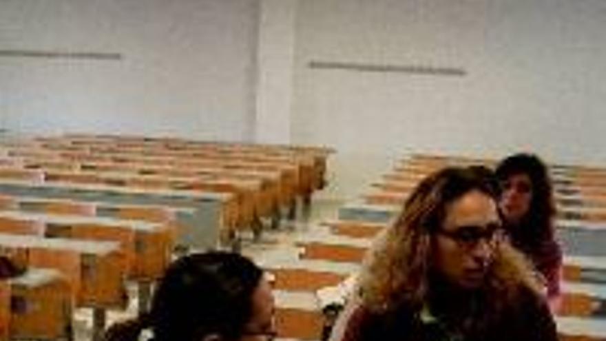 Enfermería impartirá clases en Derecho y Veterinaria