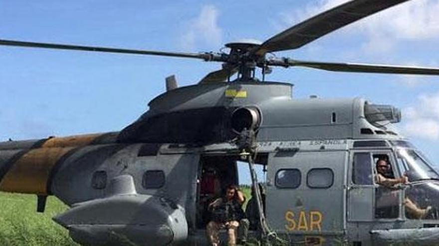 Rescatados los 3 militares cuyo helicóptero cayó al mar