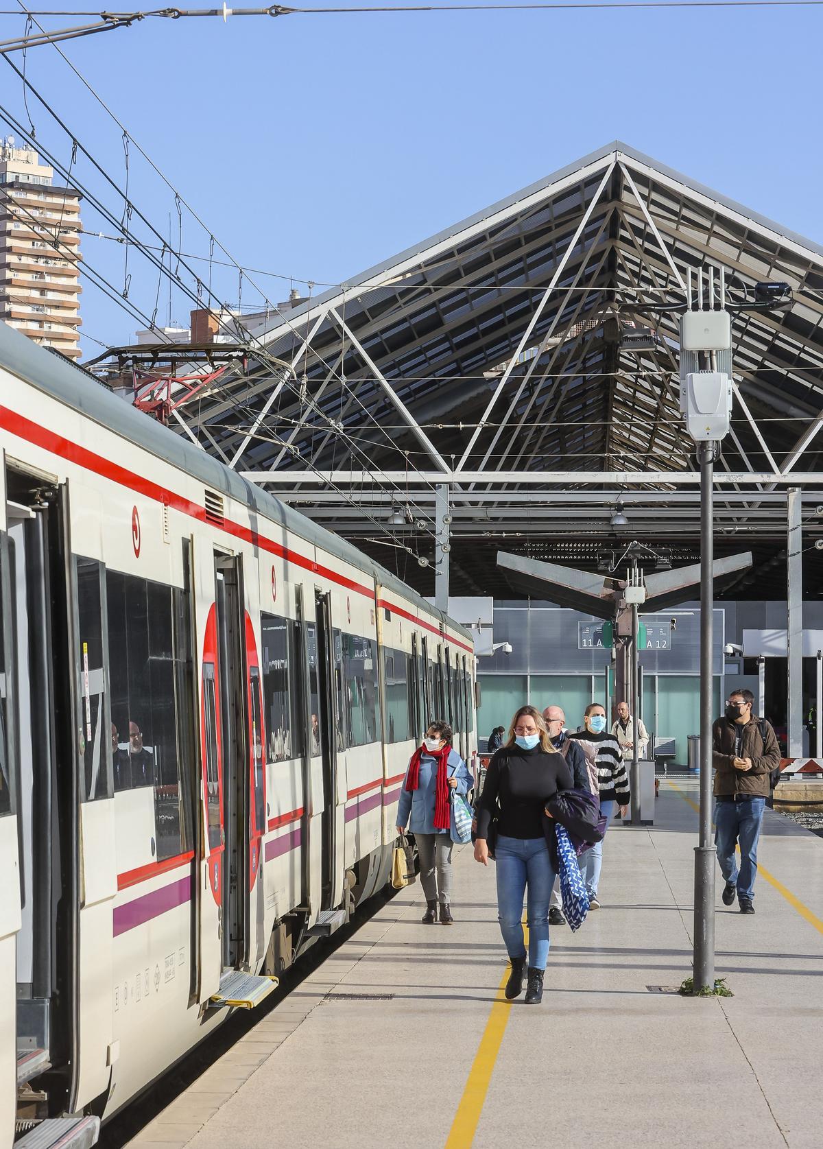 Alicante tiene trenes de Media Distancia con Alicante, València, Murcia, Cartegena, Ciudad Real y Zaragoza