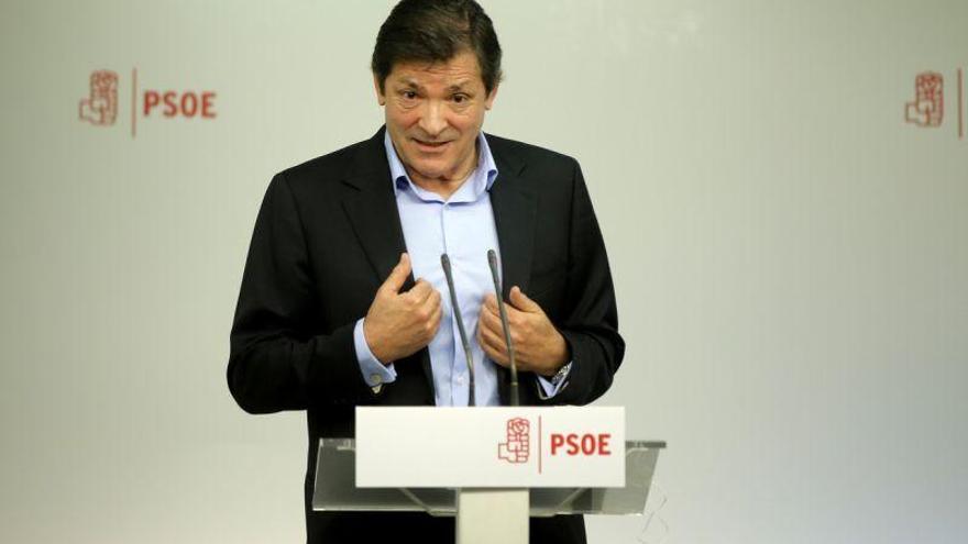 Javier Fernández ve &quot;sorprendente&quot; que Sánchez pacte con Rajoy tras su &#039;no es no&#039;