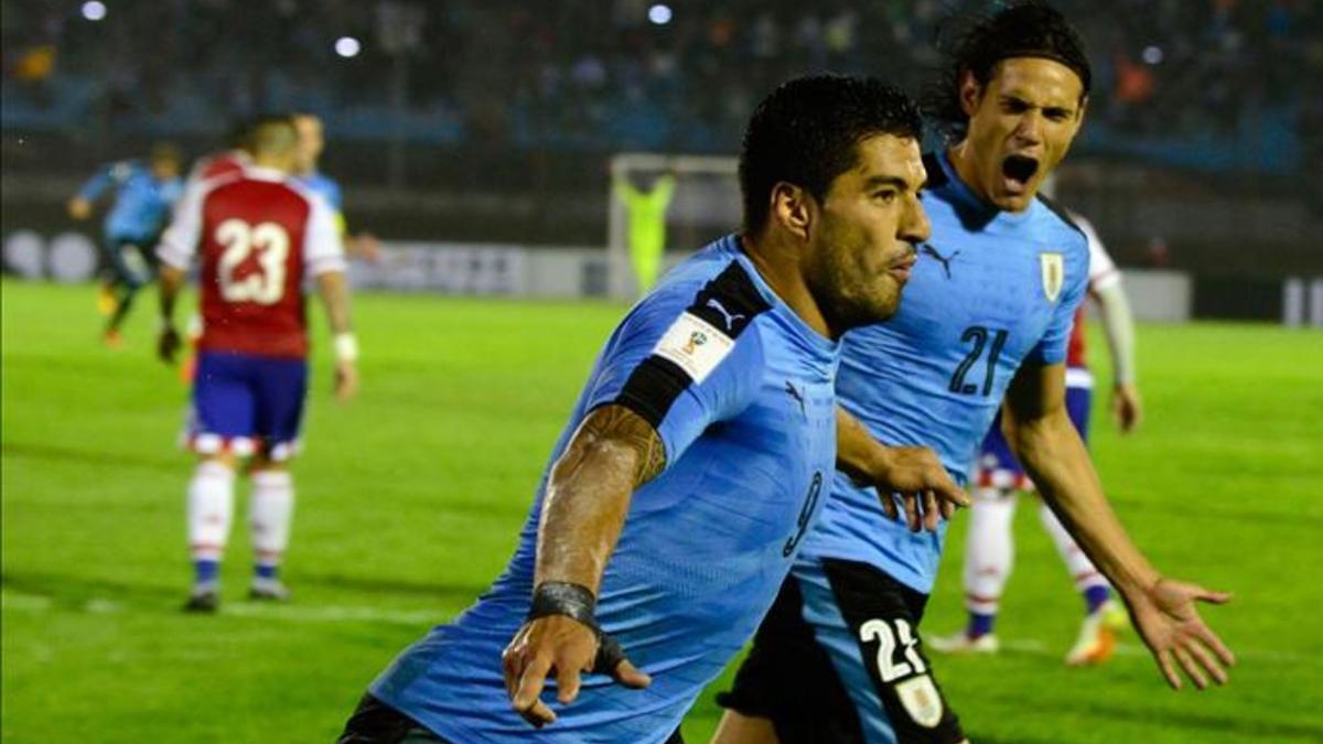 Luis Suárez celebra el gol que le marcó a Paraguay