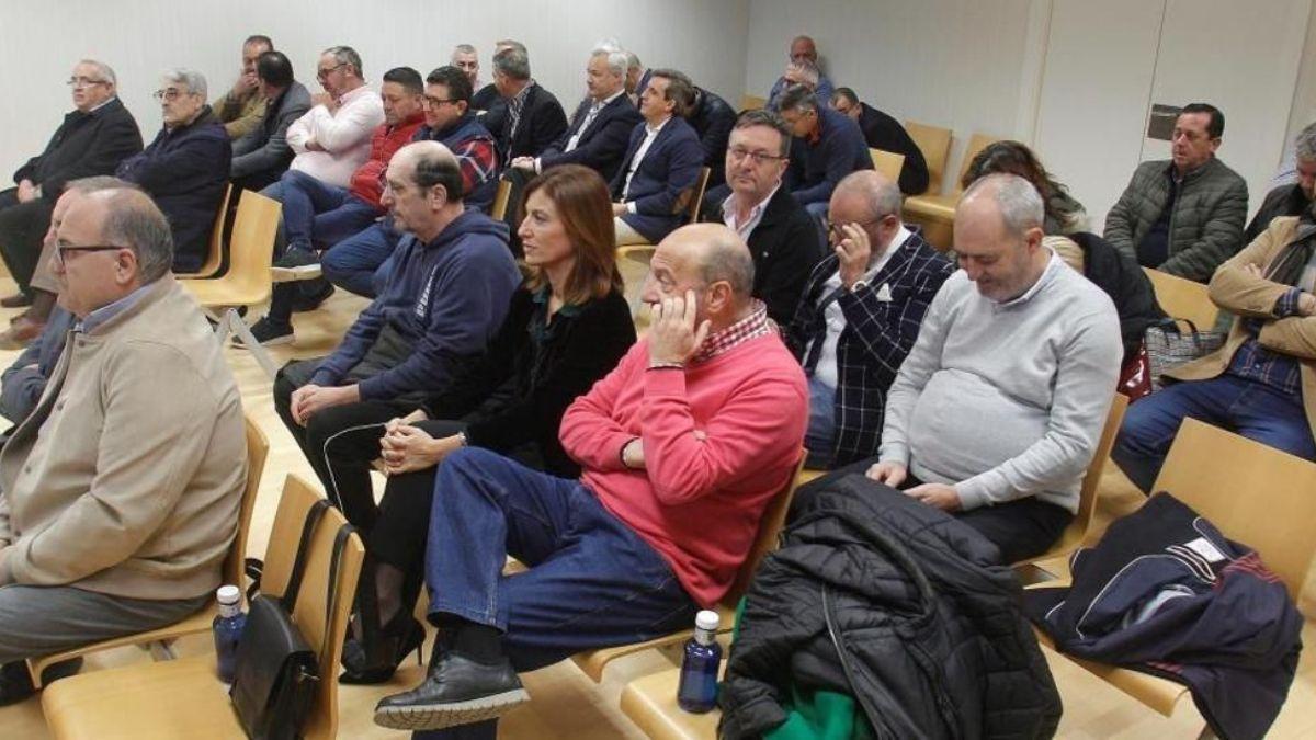 Los 34 acusados de la pieza de Brugal sobre las basuras de Orihuela durante la última jornada del juicio celebrada el 19 de diciembre de 2019.