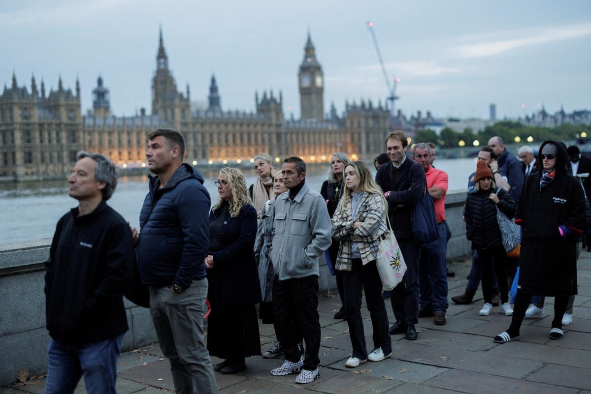 Rehearsal for Britains Queen Elizabeth funeral procession in London