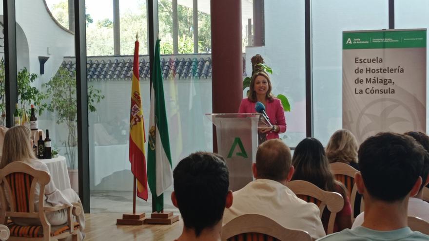 La delegada del Gobierno andaluz en Málaga, Patricia Navarro, visita la Escuela de Hostelería La Cónsula.