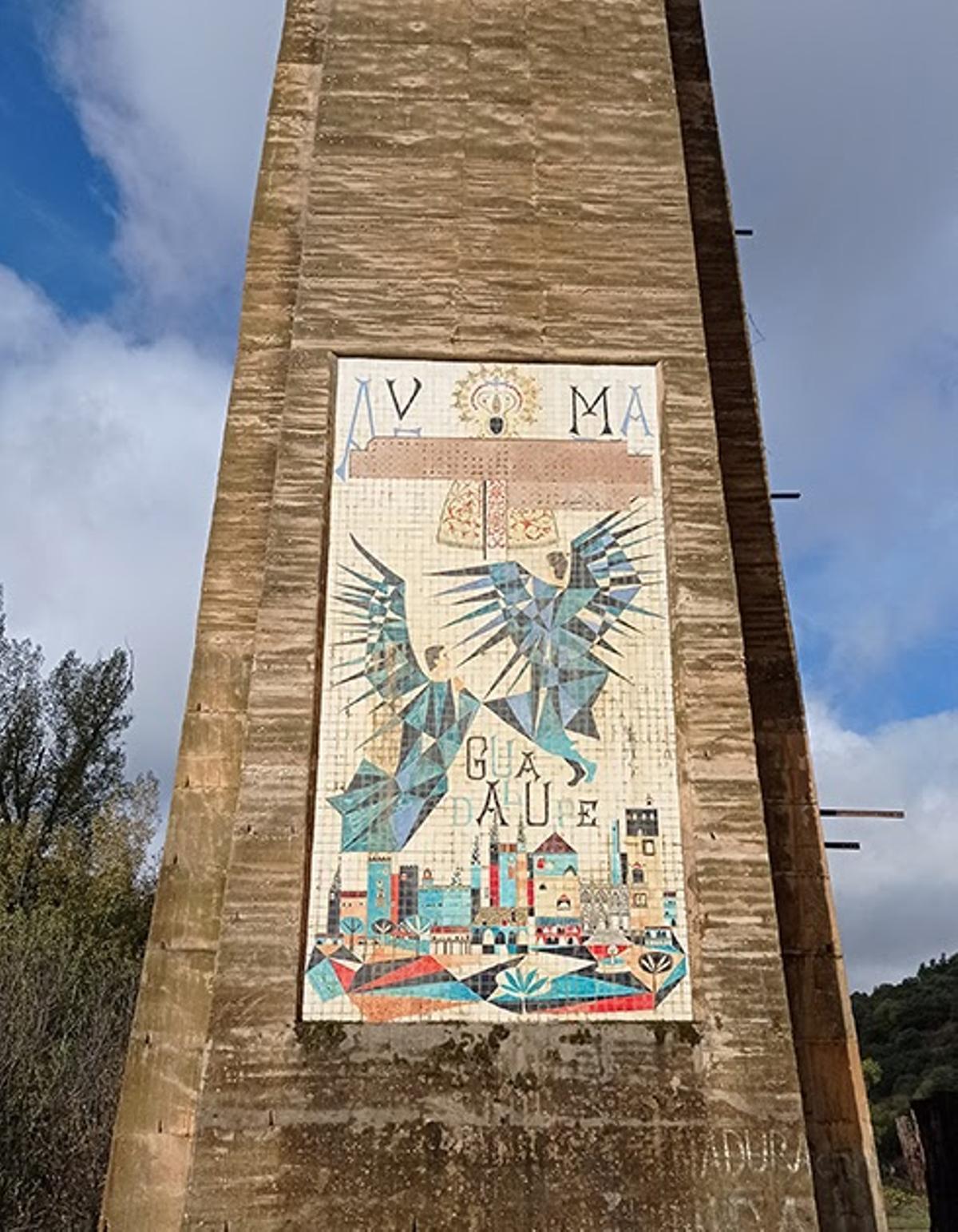 Mural de cerámica en el viaducto de Guadalupe.