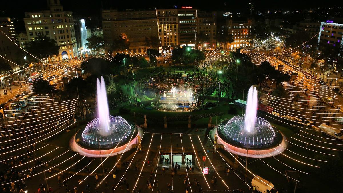 Luces de Navidad en la plaza de Catalunya de Barcelona