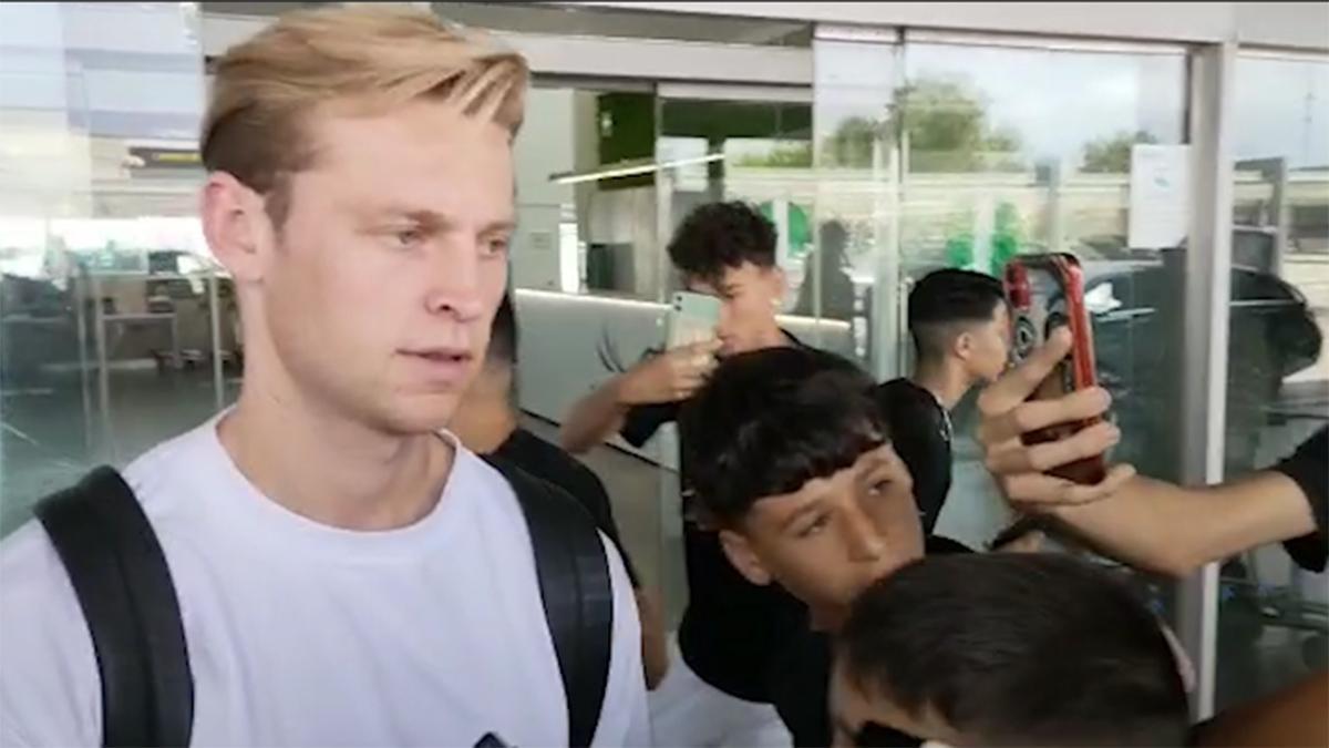 Memphis y Frenkie de Jong llegan a Barcelona desde Londres