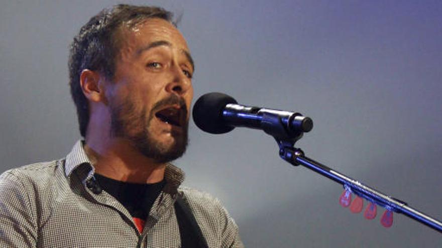 Love of Lesbian: &quot;Sacar un disco hoy es una apuesta suicida&quot;