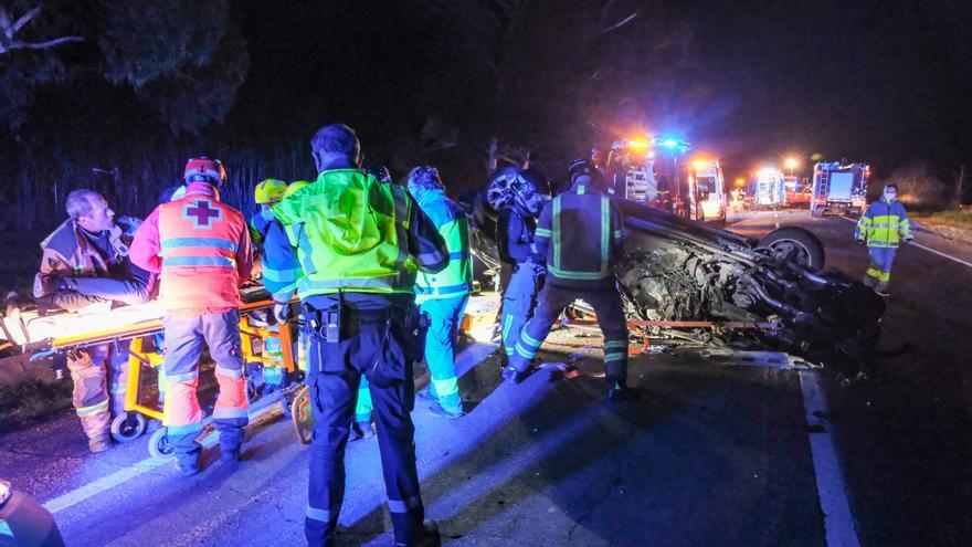 VÍDEO | Dos conductores resultan heridos graves en una accidente de tráfico en la N-432 en Badajoz