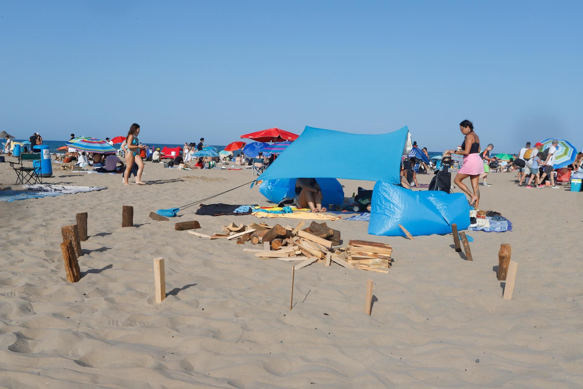 Todo listo para la noche de San Juan en las playas valencianas