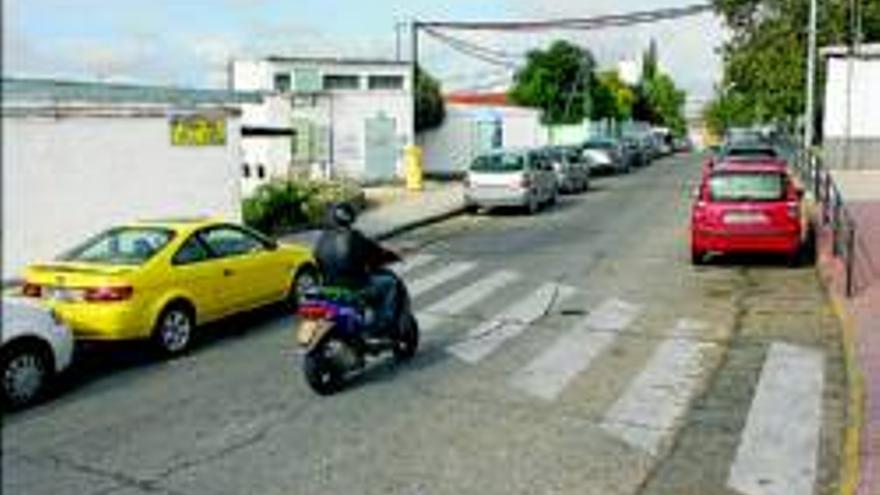 Dos detenidos por forzar siete coches aparcados en una calle de la UVA