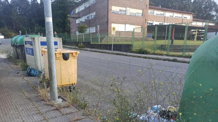 Quejas vecinales por basura y maleza en A Estrada
