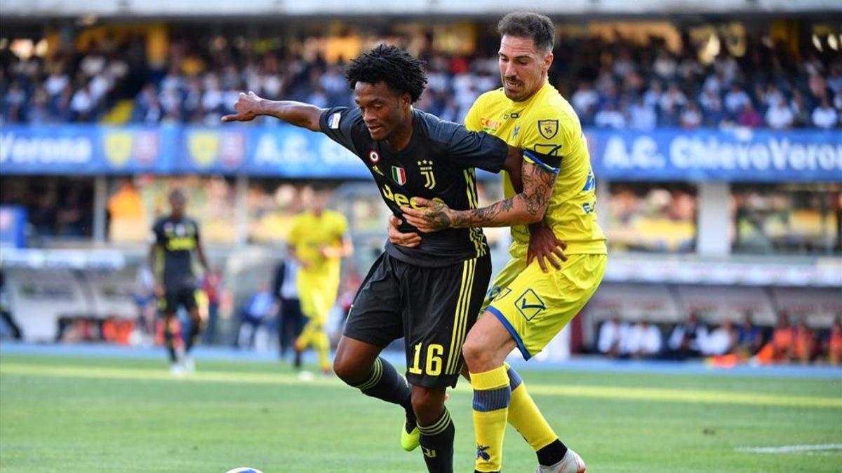 xortunojuventus  colombian forward juan cuadrado  l  hold190412162402