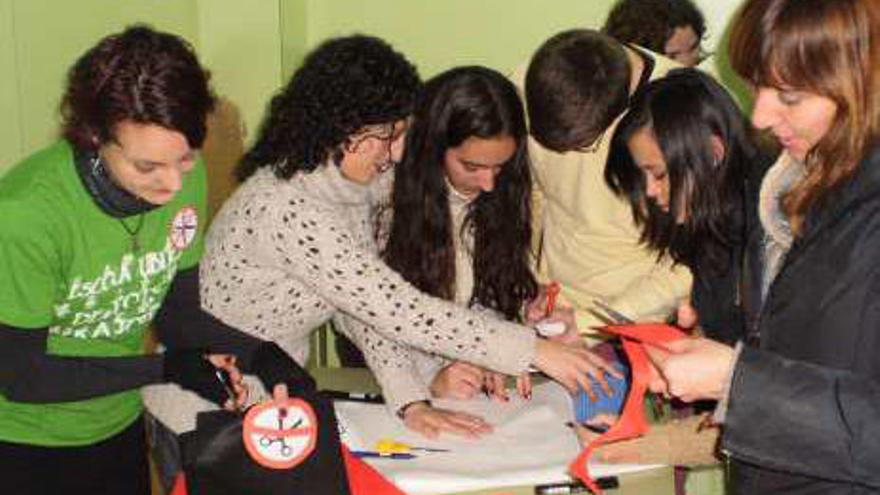 Imagen de uno de los talleres en el IES de La Nucía.