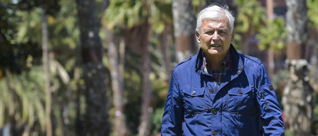 José Ramón Navarro, ayer, en el Parque de La Música, junto a la Fuente Luminosa, antes de la entrevista en la Redacción de LA PROVINCIA / DLP. | | ANDRÉS CRUZ