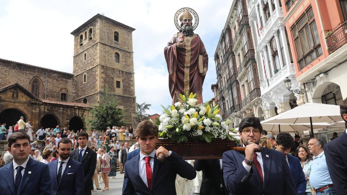 La procesión de San Agustín ayer a mediodía.