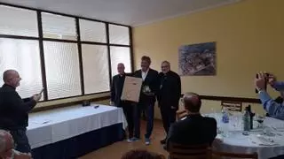 Bodas de plata del cura moscón Arturo García, con emotivo homenaje de sus feligreses en el Seminario de Oviedo