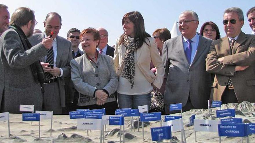 La CHS celebró el acto junto a la viuda, el actual conseller de Medio Ambiente y la alcaldesa de Orihuela