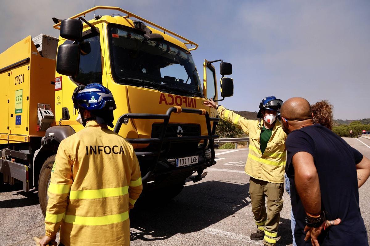Córdoba. Fuego, Incendio forestal camión subiendo para Cerro Muriano