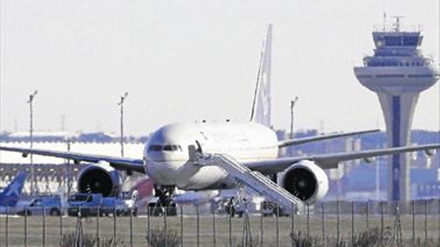 Una falsa amenaza de bomba en Barajas activa el estado de alarma