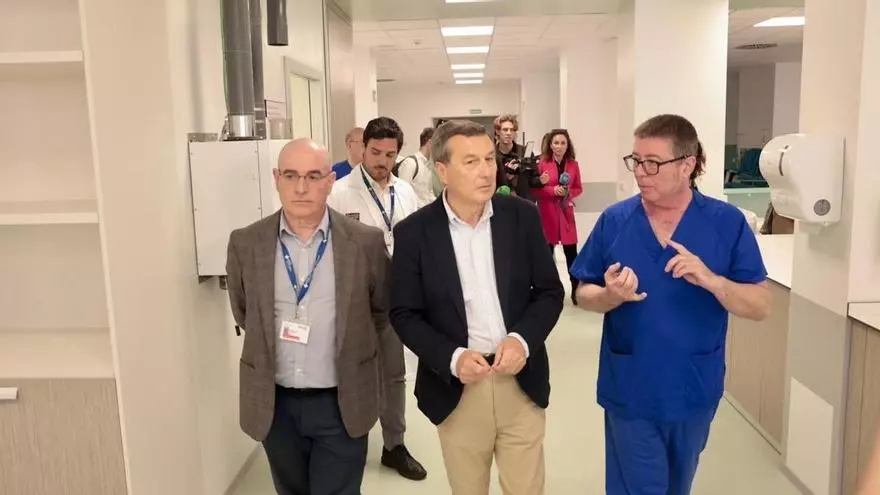El conseller de Sanidad visita las obras de Urgencias del Hospital General de Alicante