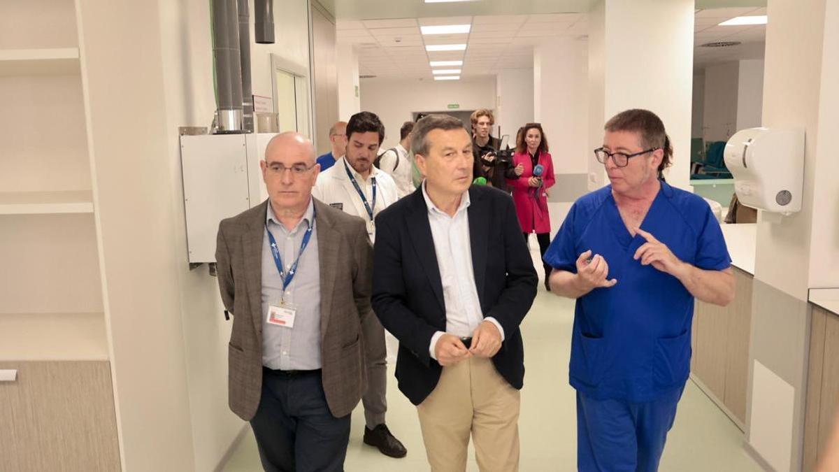 El conseller de Sanidad visita las obras de Urgencias del Hospital General de Alicante
