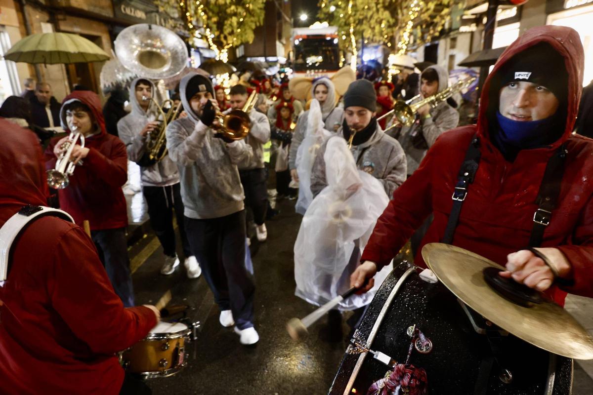 La cabalgata de Reyes en la zona oeste de Gijón, en imágenes