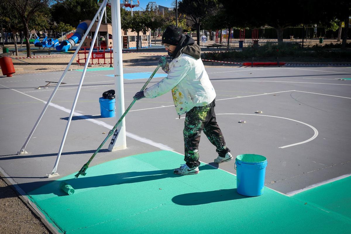 Acondicionamiento de las pistas deportivas de Parc Central de Torrent.