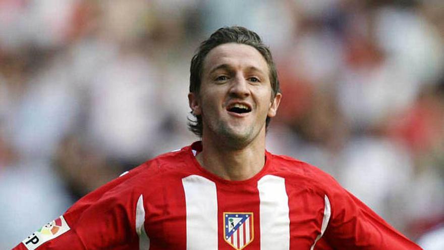 Mista celebra el gol que marcó con el Atlético en el Santiago Bernabéu hace dos temporadas. / félix ordóñez