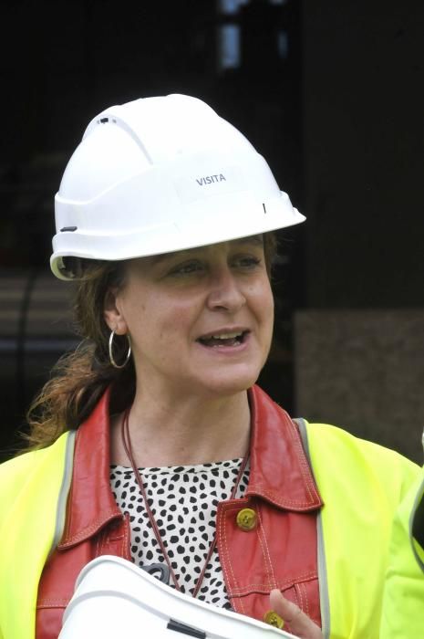 Víctor Audera y Sandra Velarde visitan la factoría de Asla en Villallana