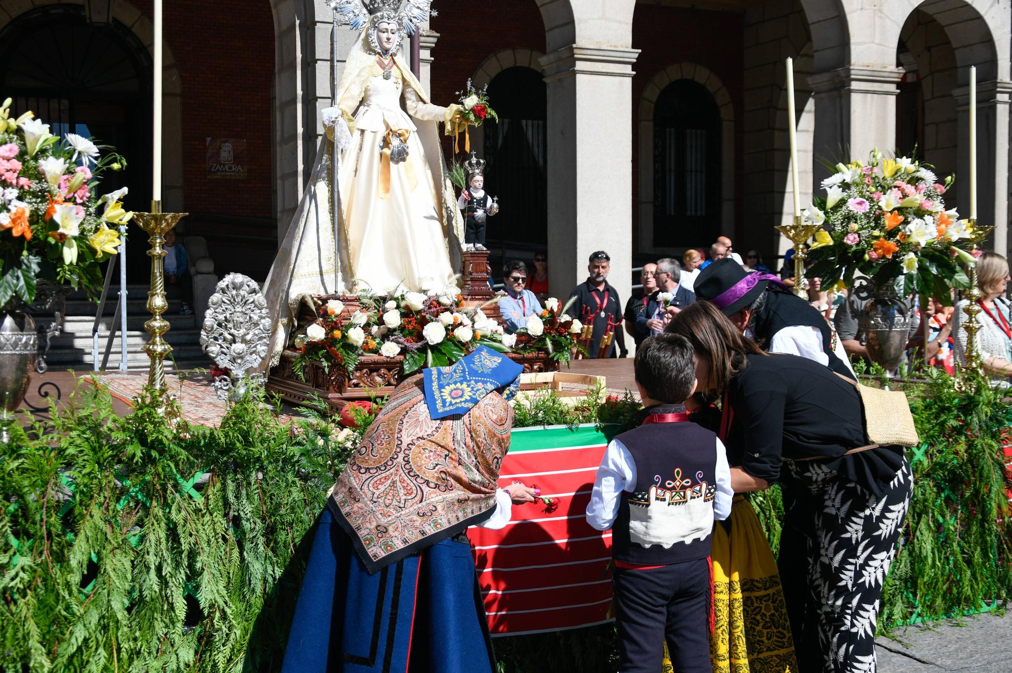 Zamora. ofrenda floral y de productos de la tierra Virgen de la concha