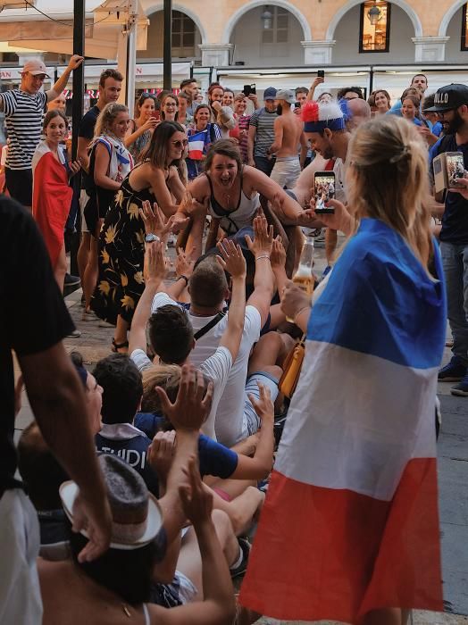 Aficionados franceses celebran el Mundial en Palma