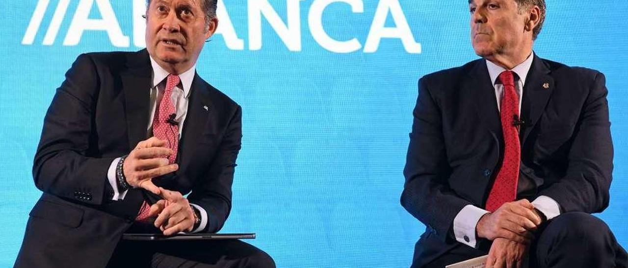 Juan Carlos Escotet, presidente de Abanca, junto a Fernando Vidal, presidente del Deportivo, el día que explicaron el acuerdo. // Carlos Pardellas