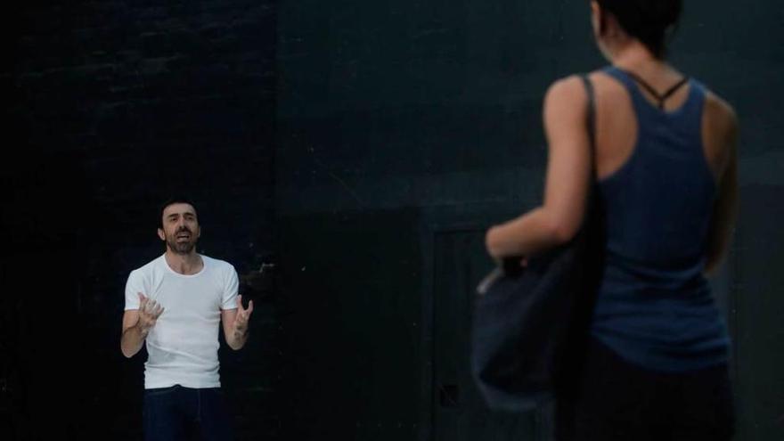 Un momento de la obra &quot;La clausura del amor&quot;, ayer, en el teatro Palacio Valdés.