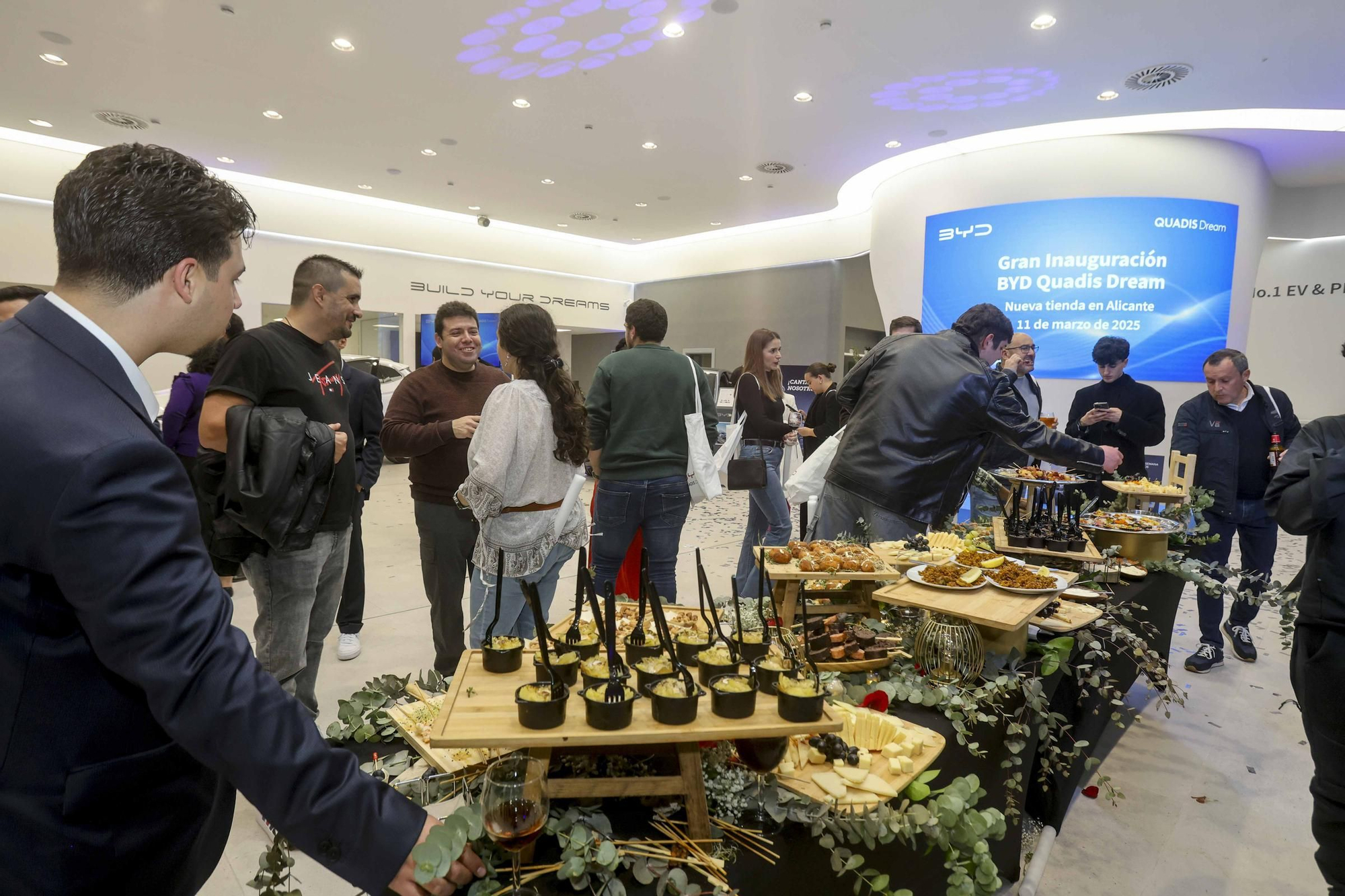 QUADIS Dream inaugura el primer centro BYD en Alicante.