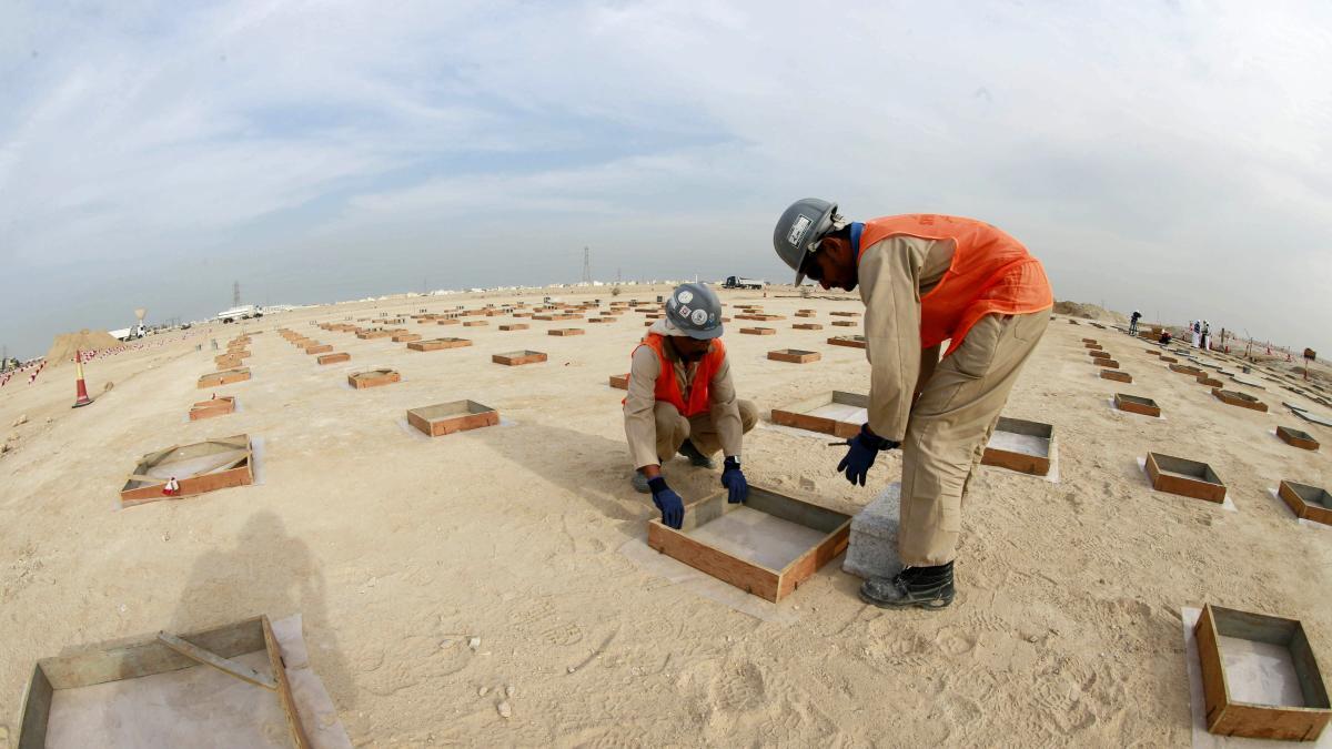 Unos 6.500 trabajadores inmigrantes han muerto en la construcción de infraestructuras y estadios para el Mundial de Qatar 2022.