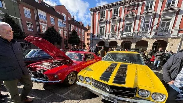VÍDEO: Concentración de coches clásicos americanos en Mieres