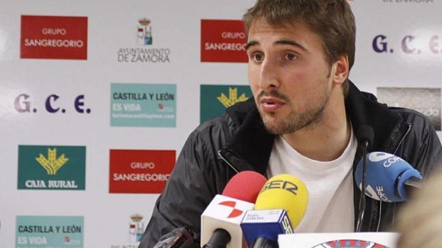 Valentín Goffin, ayer en la sala de prensa del «Ruta de la Plata» después del partido.