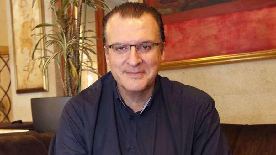 Muere Carlos López, jefe de Ginecología del Chuvi y descendiente de Ramón y Cajal