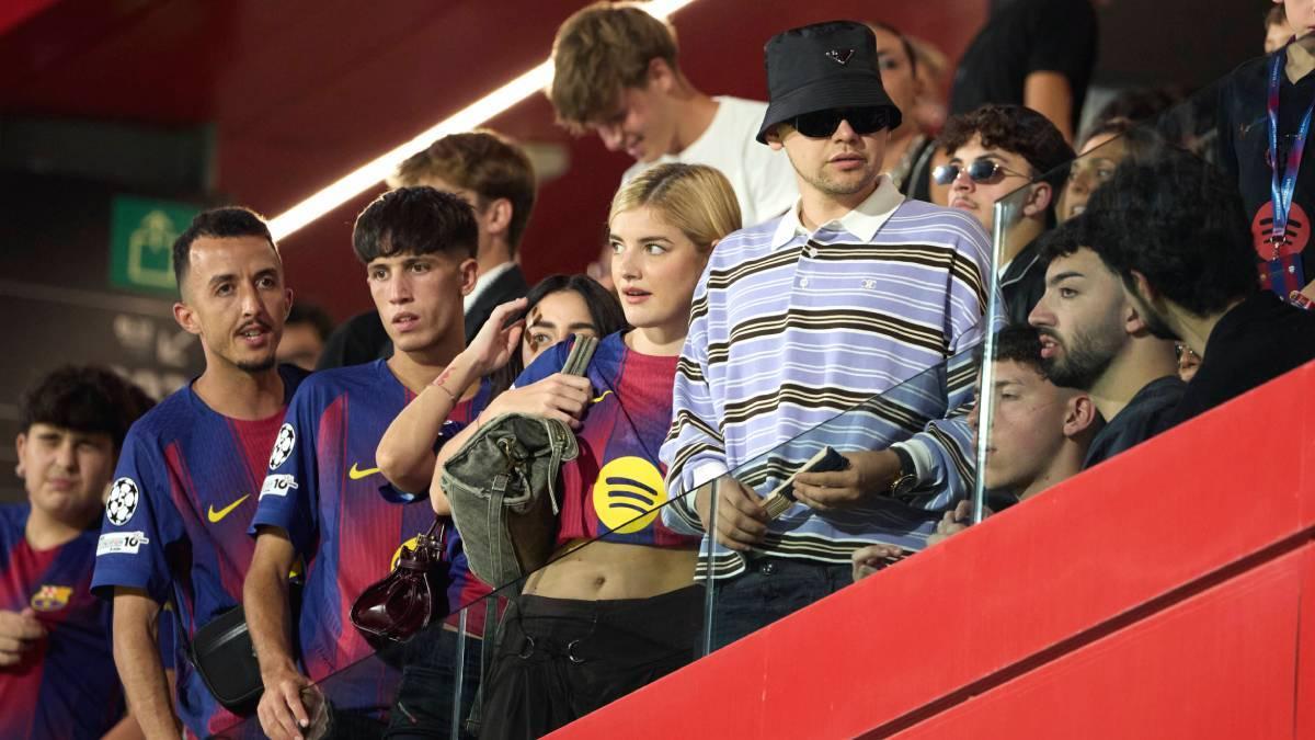 Desfile de VIPS en el palco del Johan Cruyff