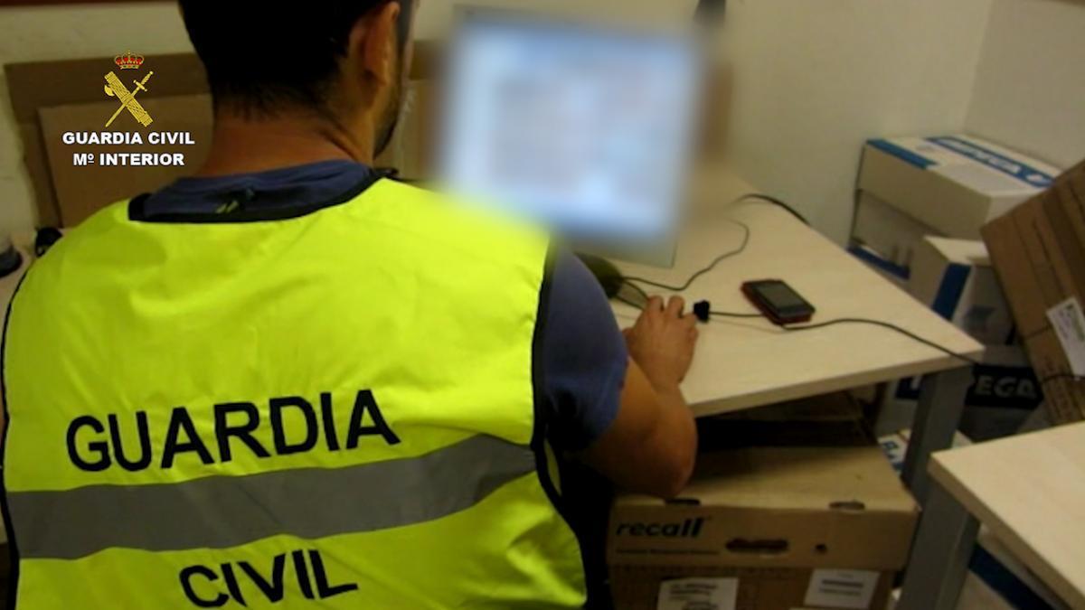 Dos detenidos en Baena por vender videoconsolas por internet que luego no entregaban