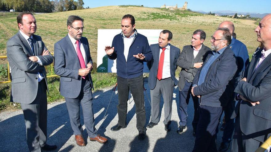 El consejero Felipe López, durante la visita que este viernes realizó al Valle del Guadalhorce.